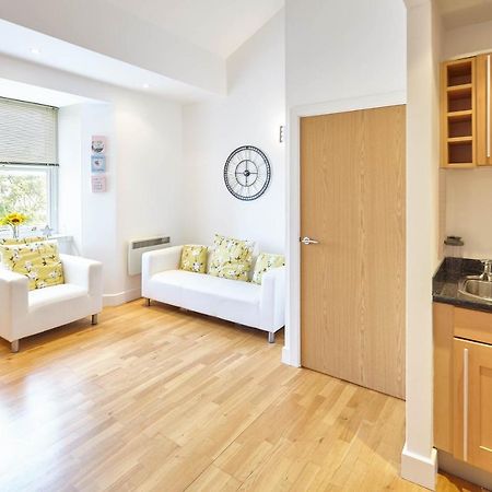 Host & Stay - Penthouse Pad スカーバラ エクステリア 写真