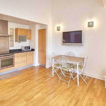 Host & Stay - Penthouse Pad スカーバラ エクステリア 写真