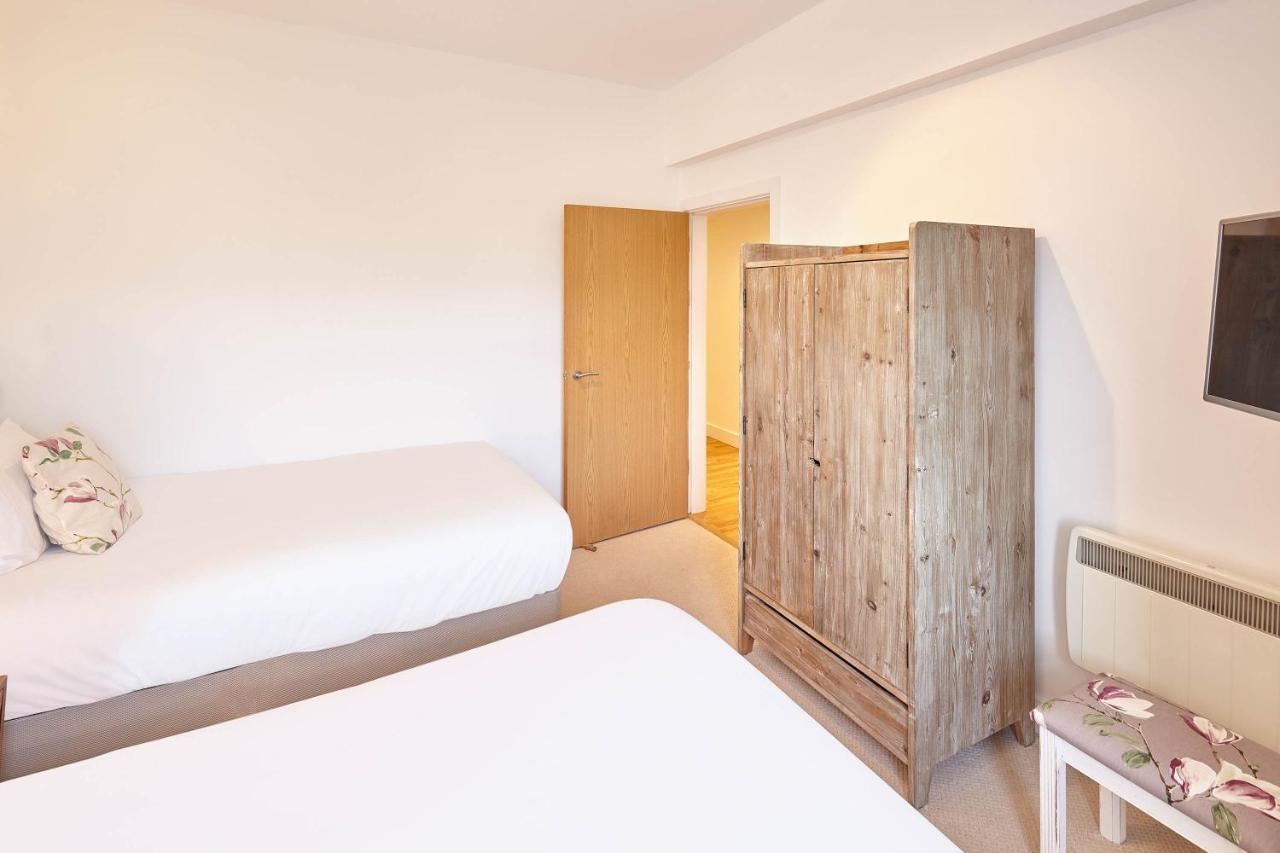 Host & Stay - Penthouse Pad スカーバラ エクステリア 写真