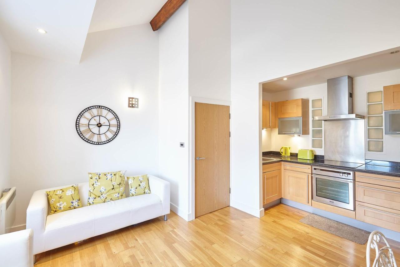 Host & Stay - Penthouse Pad スカーバラ エクステリア 写真