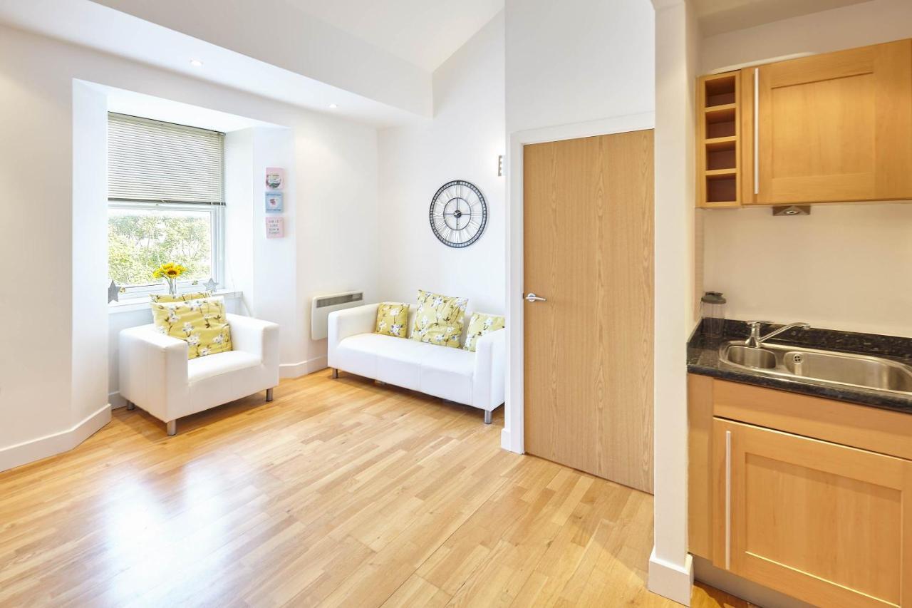 Host & Stay - Penthouse Pad スカーバラ エクステリア 写真