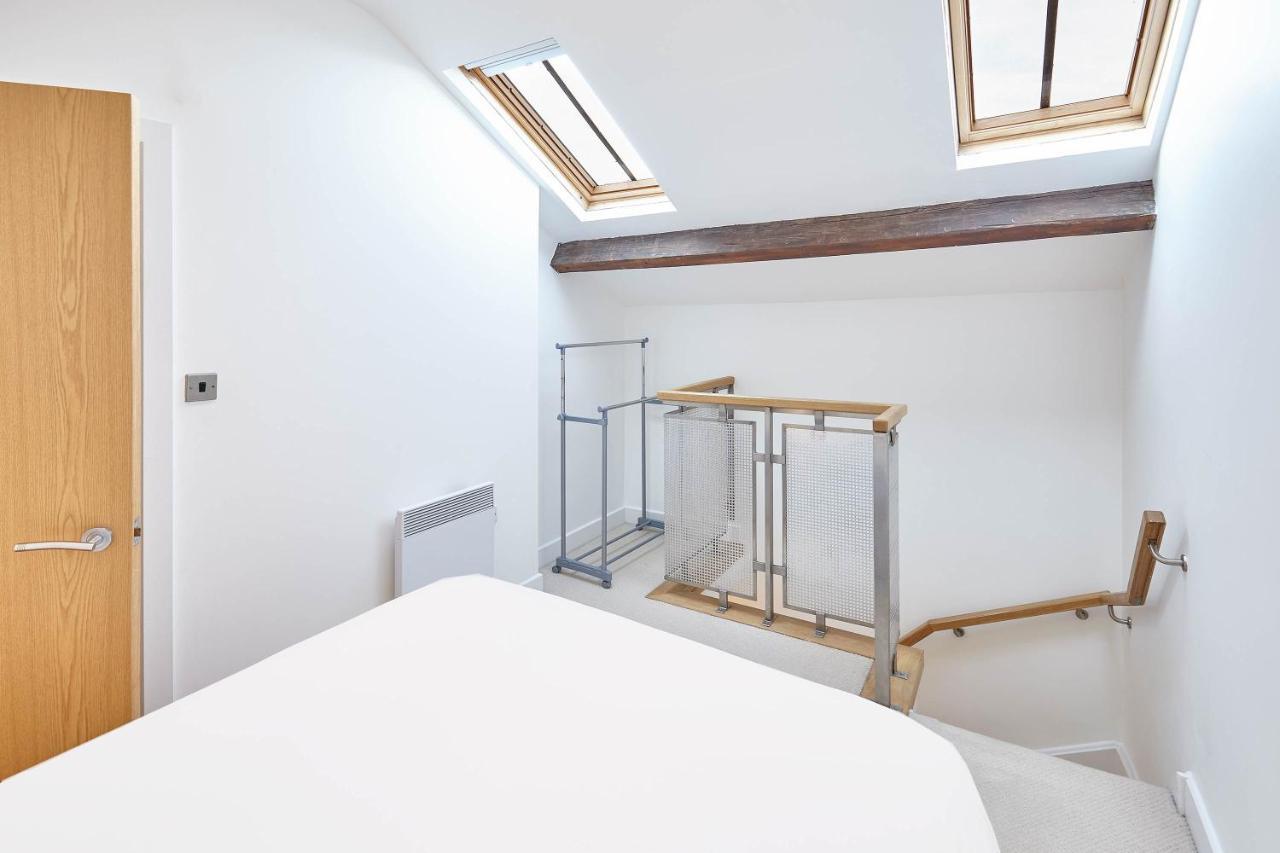 Host & Stay - Penthouse Pad スカーバラ エクステリア 写真