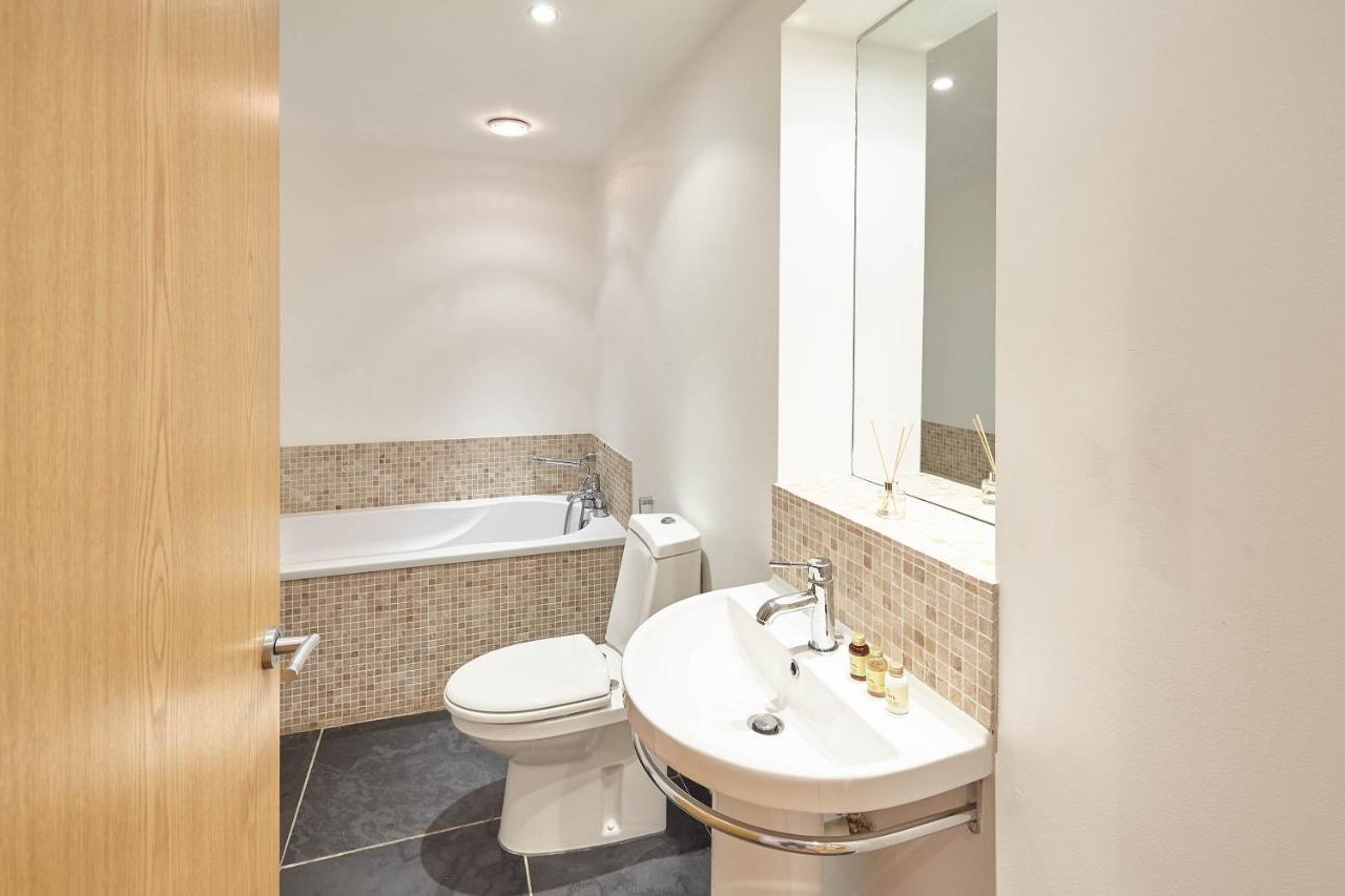 Host & Stay - Penthouse Pad スカーバラ エクステリア 写真