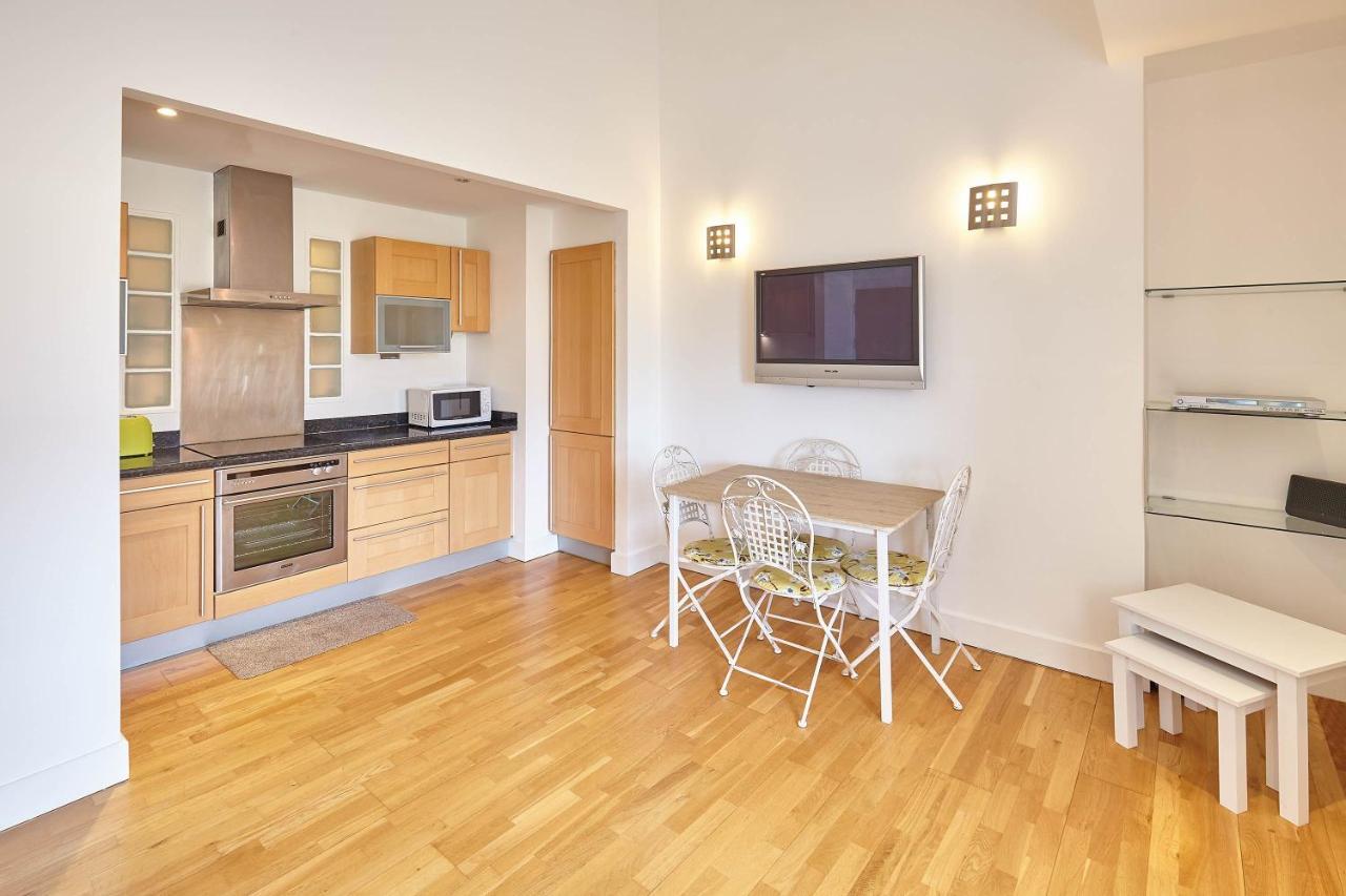 Host & Stay - Penthouse Pad スカーバラ エクステリア 写真